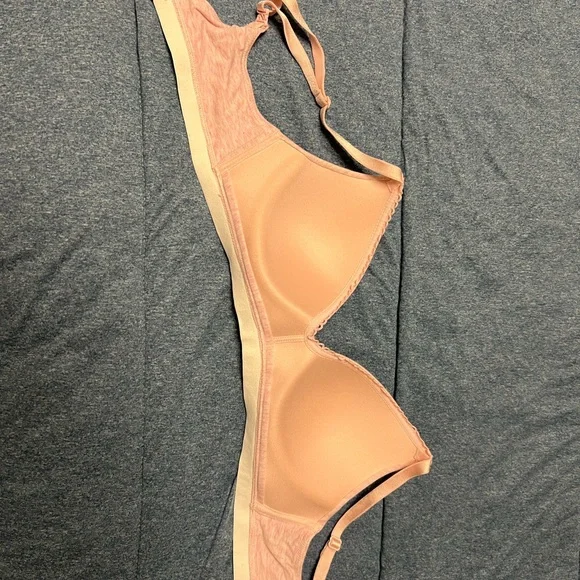 Victoria Secret bralette 32B. Like new with no underwire.  See pics. - Picture 2 of 4